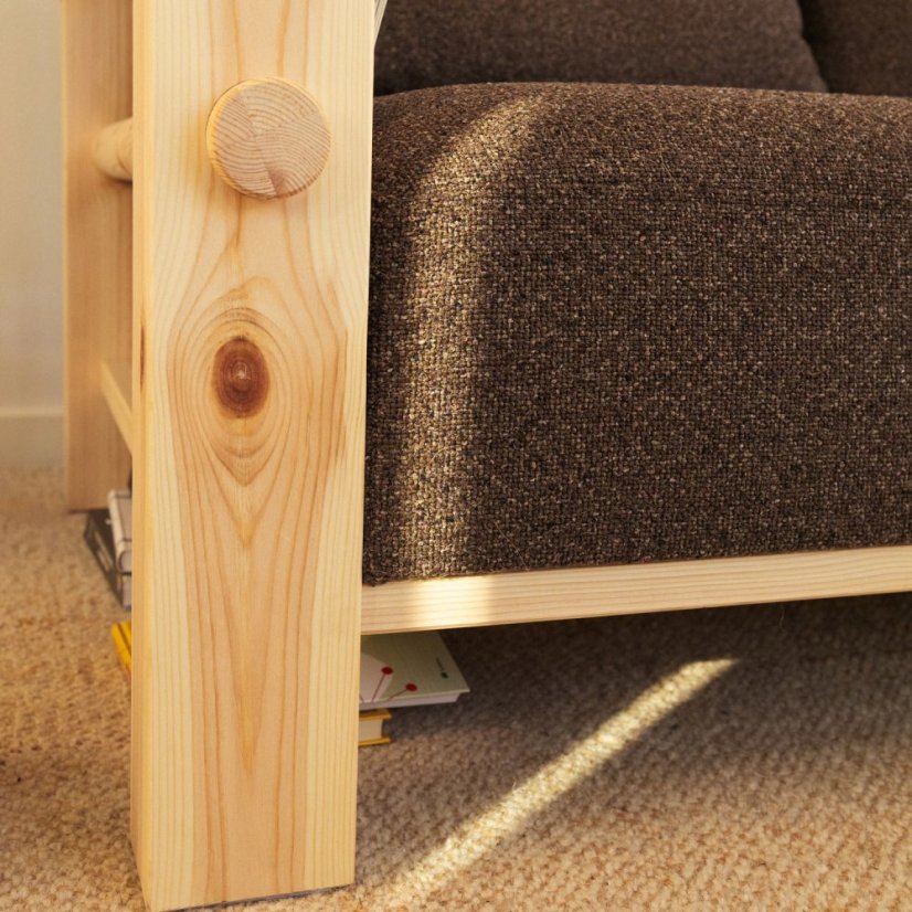 sofa BARE natural pine (pohovka z borovice) - barva: karup natural, barva futonu: soft chalk 640
