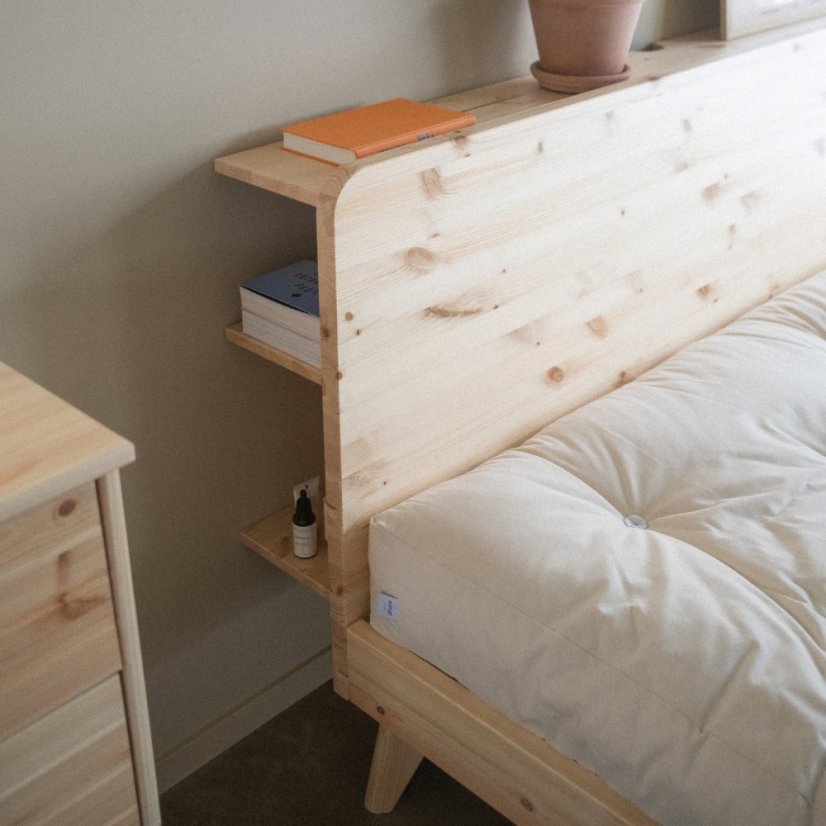 RETREAT BED natural pine (postel z borovice) - barva: karup natural, rozměr: 140*200 cm