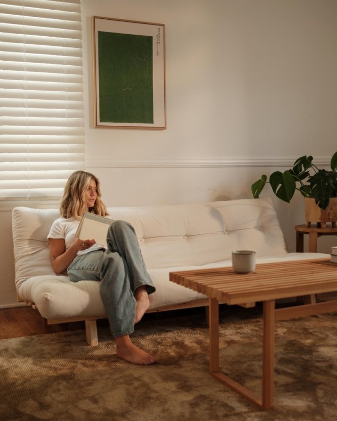 sofa LEAN natural pine (pohovka z borovice) - Barva: karup natural, barva futonu: natural 701