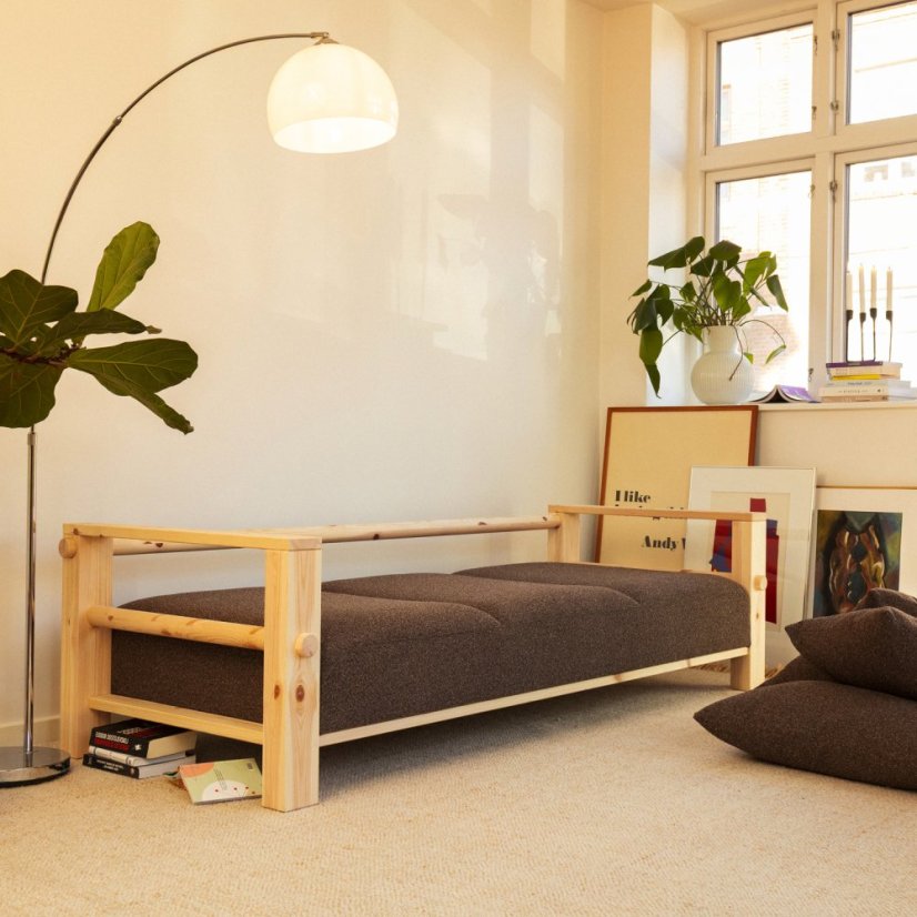 sofa BARE natural pine (pohovka z borovice) - barva: karup natural, barva futonu: soft chalk 640