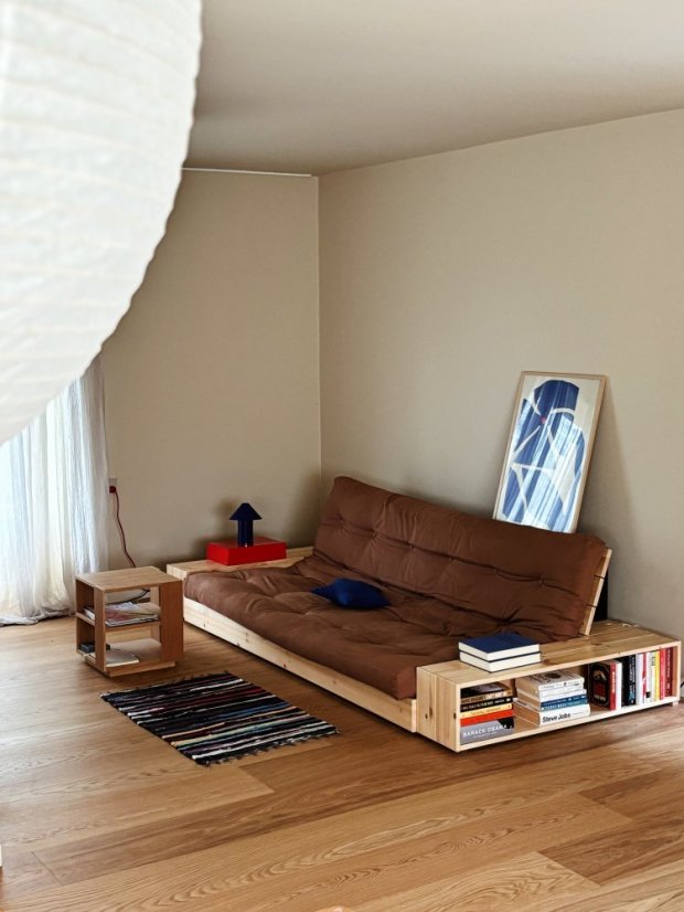sofa BASE natural pine (pohovka z borovice) - barva: karup natural, barva futonu: beige 747