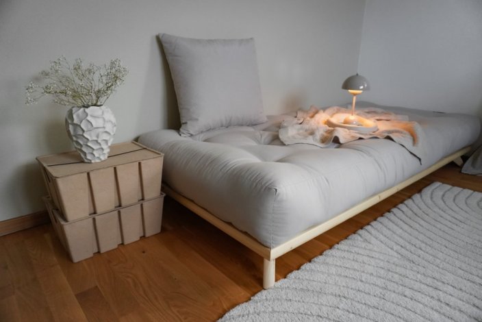 sofa SENZA DAYBED natural pine (pohovka z borovice) - rozměr: 90*200 cm, barva futonu: petrol blue 757