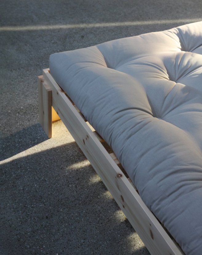 LAYERS BED BENCH natural pine (postel z borovice) - barva: karup natural, rozměr: 140*200 cm