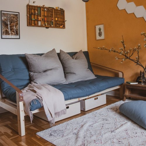 sofa POETRY natural pine (pohovka z borovice) - Barva: karup natural, barva futonu: grey 746