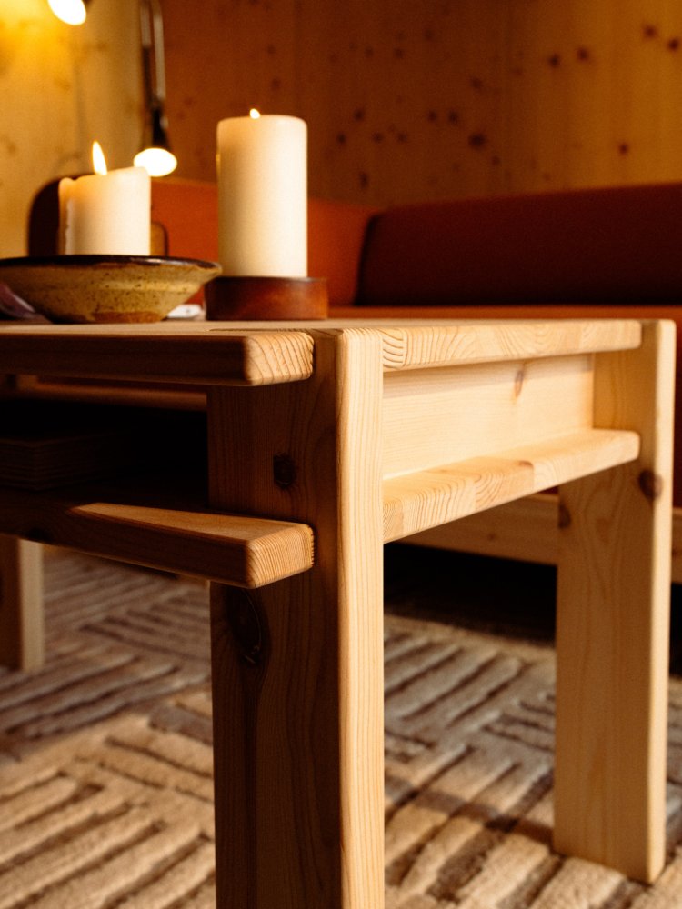 pohled ze spodu tuck table